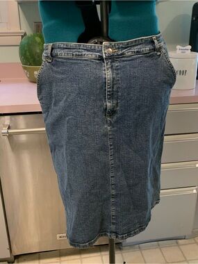 Villager Sport by Liz Claiborne Casual Stretch Waist Modest Denim Skirt